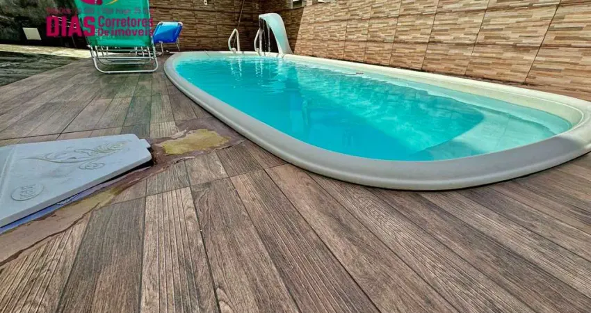 Vendo em Super Oportunidade e exclusividade Casa Duplex com 300m2, piscina, 6/4, 2 suítes em condomínio no Rio de Jacuípe - Camaçari-BA.