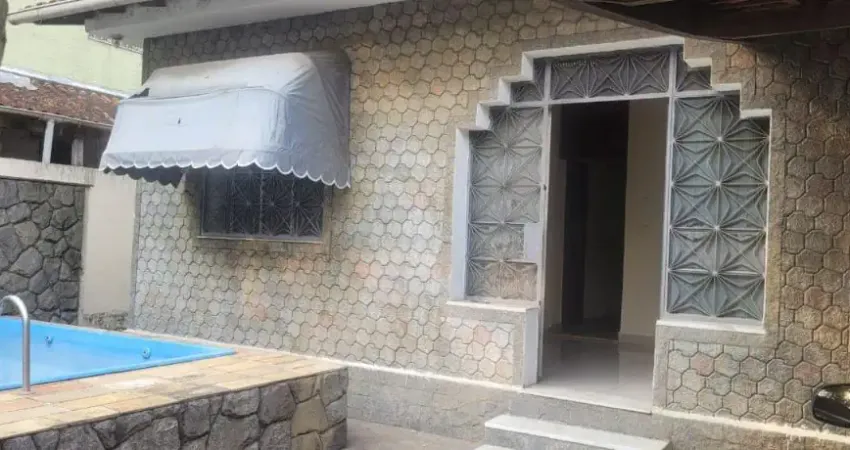 Ótima casa em excelente ponto comercial no centro de Campo Grande RJ