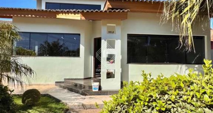 Casa Semimobiliada com Piscina no Jardim Carvalho