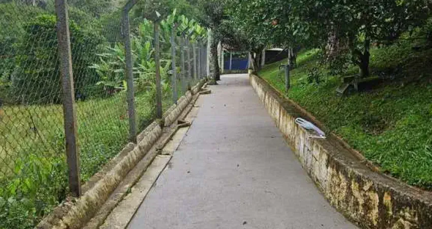 Chácara à Venda em Juquitiba: 3 Suítes por R$ 970 mil