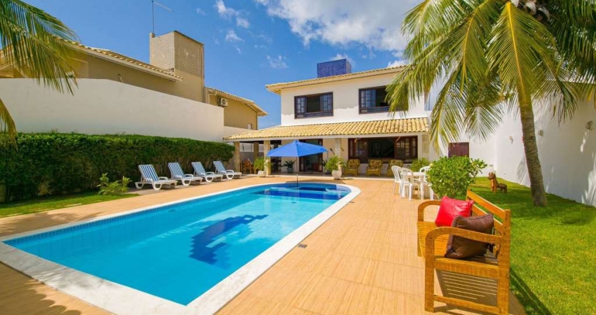 Casa de praia espetacular, 6/4 sendo 4 suítes, área externa maravilhosa. Condomínio Canto do Sol