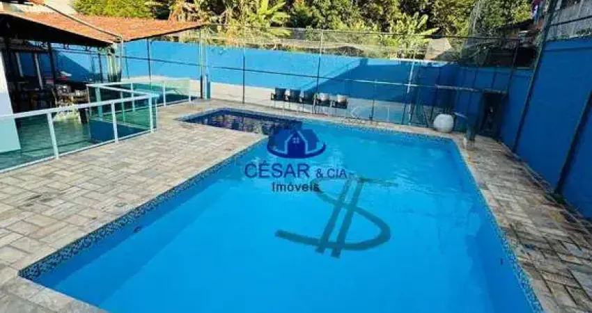 Casa à venda no Jaraguá/3 dormitórios sendo 01 suíte/3vagas/piscina/quadra de esporte/churrasqueira/ R$ 750mil