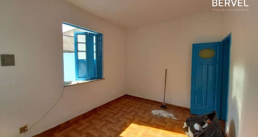 Casa com 2 quartos para alugar na dos Lilases, 11, Vila Valqueire, Rio de Janeiro