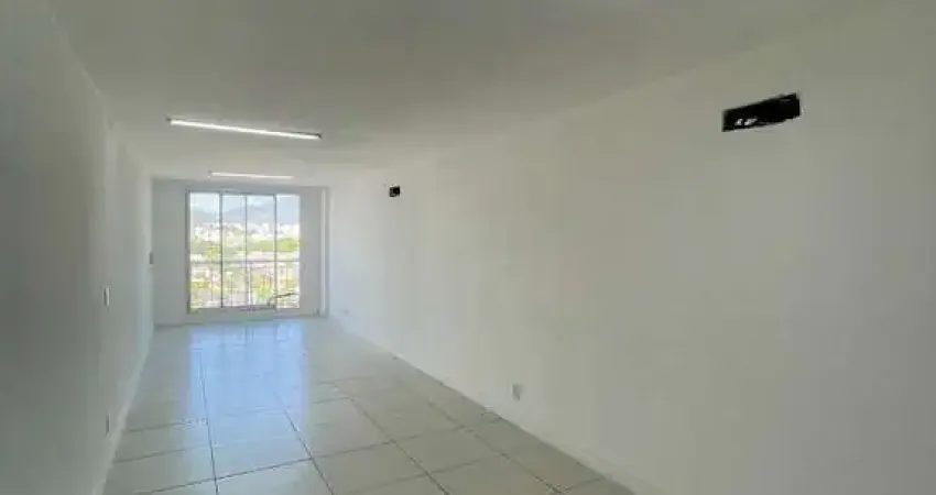 Sala comercial com 1 sala para alugar na Estrada dos Bandeirantes, 470, Taquara, Rio de Janeiro