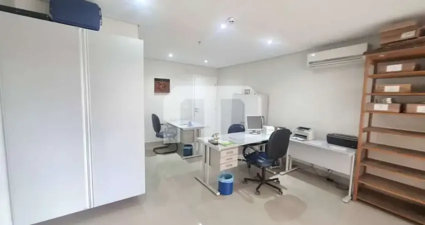 Sala para locação piso em porcelanato, ar condicionado, 1 vaga