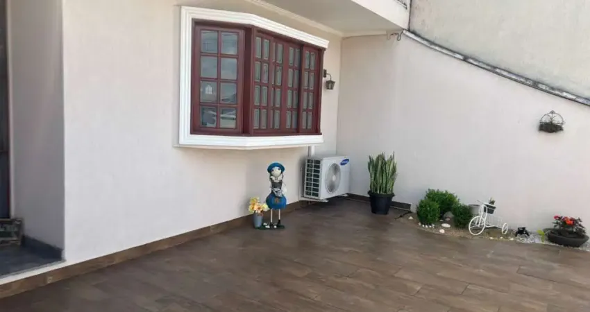 CASA AMPLA COM 3 QUARTOS À VENDA NA VILA GALVÃO EM JUNDIAÍ