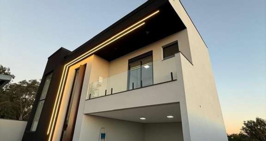 LINDA CASA À VENDA COM 3 QUARTOS E SUÍTE - JARDIM CARLOS GOMES!