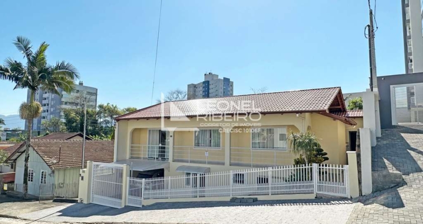 Casa à venda com 4 dormitórios no bairro Imigrantes em Timbó/SC
