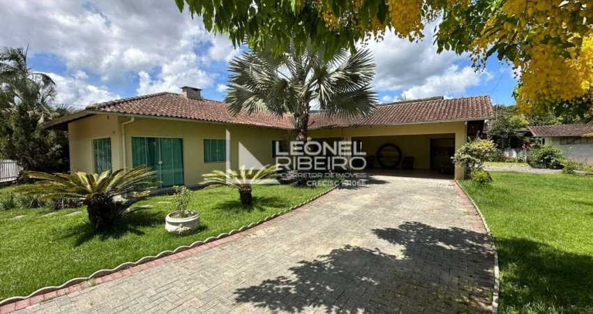 Casa à venda com 3 dormitórios no bairro Quintino em Timbó/SC