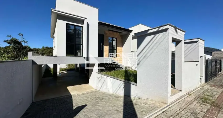 Casa à venda com 3 dormitórios, 180 m² no bairro Imigrantes em Timbó-SC.