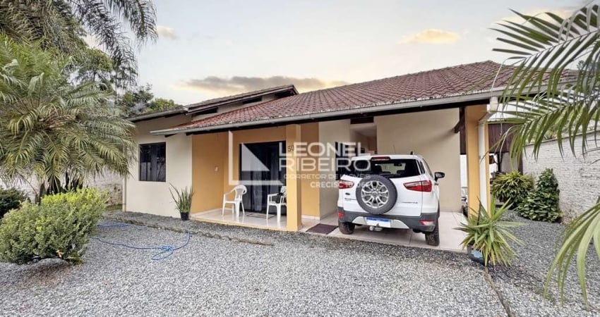 Casa à venda com 2 dormitórios, 90 m² no bairro Centro em Benedito Novo-SC