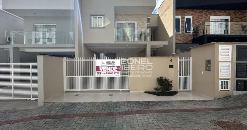 Casa sobrado à venda com 3 dormitórios, 167 m² no bairro Imigrantes em Timbó-SC