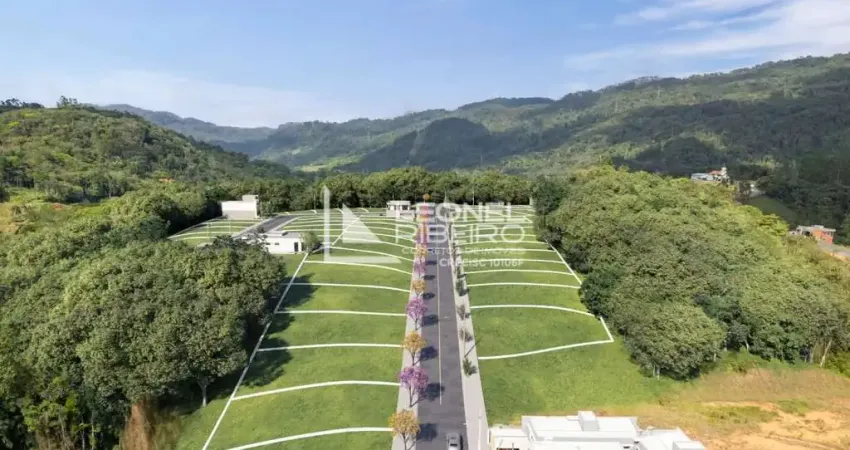 Terreno à venda, 400,95 m² no bairro Araponguinhas em Timbó/SC