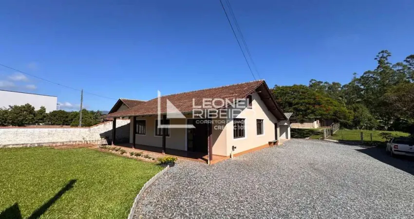 Casa com 3 dormitórios à venda, 217 m² no bairro Pomeranos em Timbó-SC