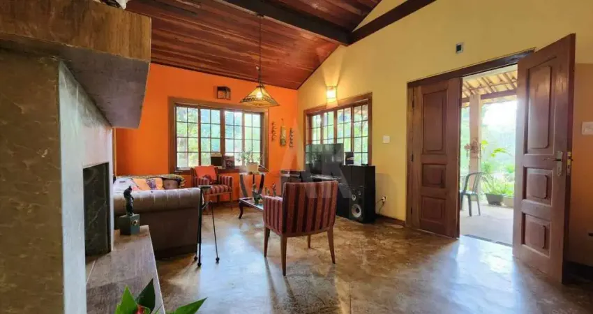 Casa em Condomínio à venda, 5 quartos, 1 suíte, 6 vagas, Ville de Montagne - Nova Lima/MG