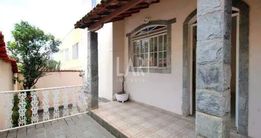 Casa à venda, 4 quartos, 1 suíte, 3 vagas, Sagrada Família - Belo Horizonte/MG
