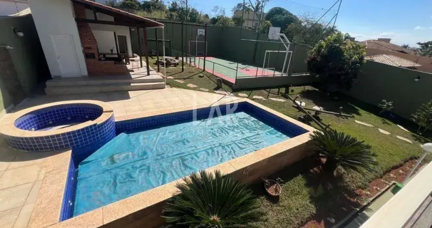 Casa em lote de 1.000m² disponível para locação com 4 quartos, 5 banheiros, 3 suítes, 4 vagas de garagem, piscina e quadra poliesportiva no bairro Ban