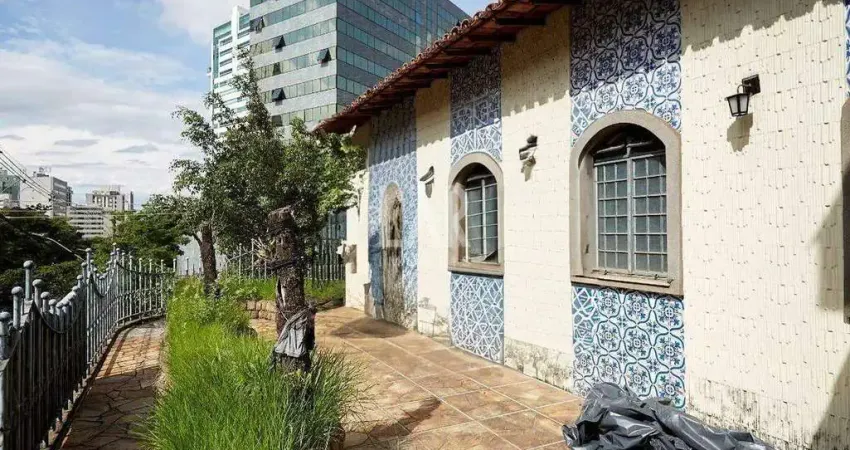 Casa à venda, 5 quartos, 1 suíte, 3 vagas, Funcionários - Belo Horizonte/MG