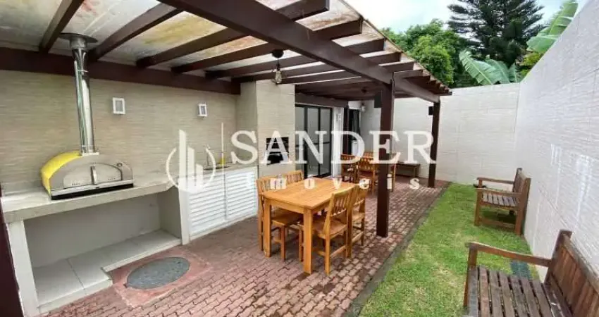 Casa em condomínio fechado com 3 quartos para alugar na Rua Manhuaçu, Vargem Grande, Rio de Janeiro