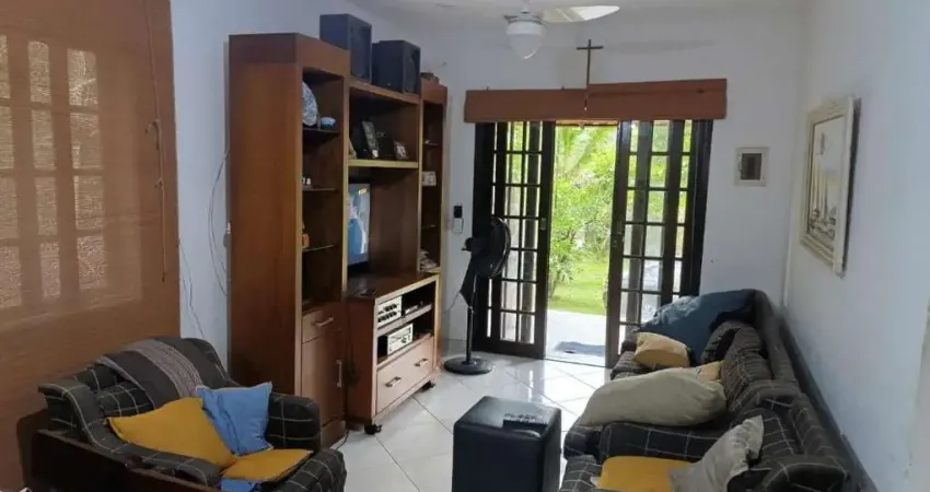 Excelente casa com ótimo terreno em Itaupuaç&#250;.