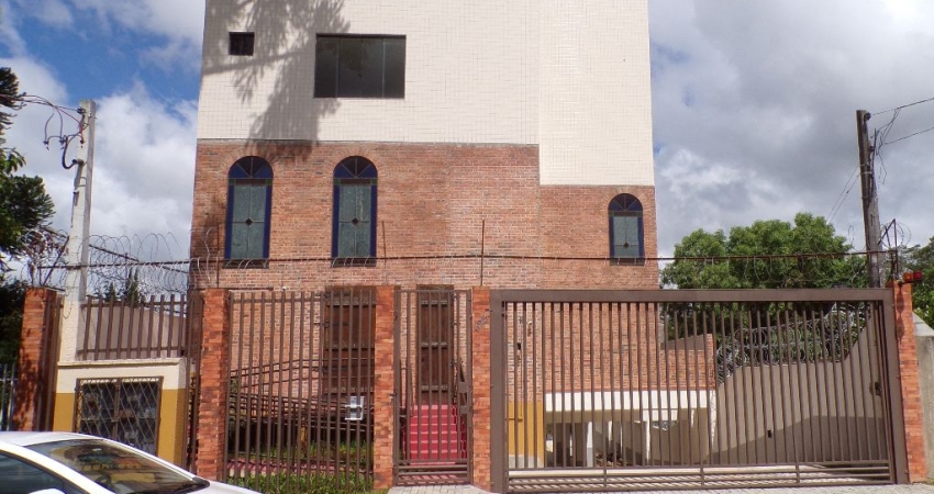 Imóvel comercial com amplo estacionamento em excelente localização.