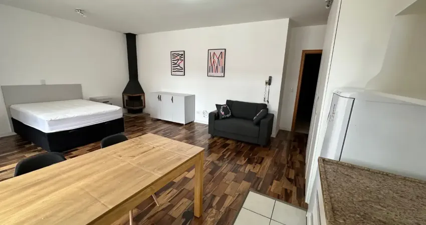 Studio mobiliado com lareira sacada e vaga de garagem no edifício andy warhol, bigorrilho!