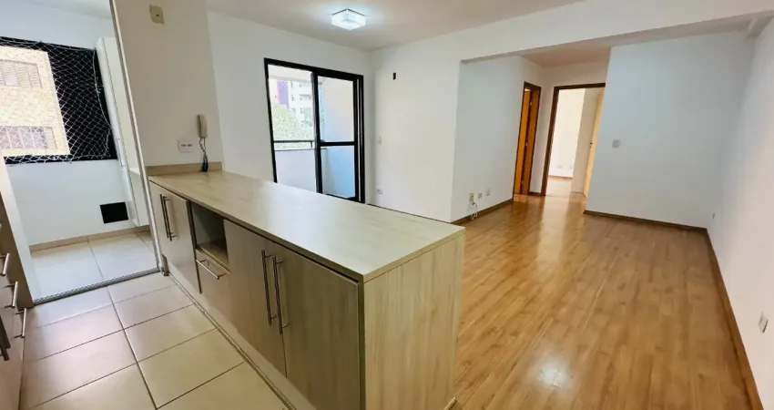 Apartamento semi-mobiliado 2 quartos, garagem, bigorrilho, 2 km parque barigui