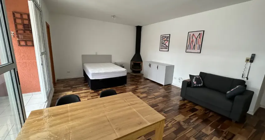 Studio mobiliado com lareira sacada e vaga de garagem no bigorrilho