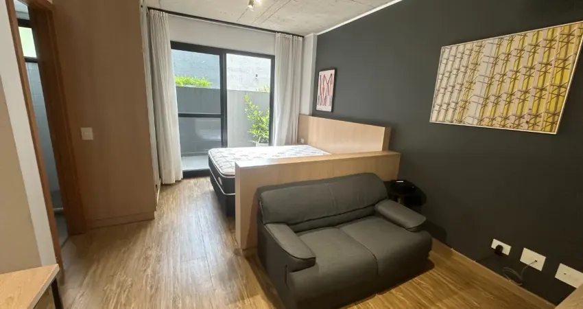 Studio mobiliado com varanda e garagem no centro de curitiba