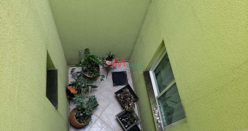 Ótimo Sobrado, 3 dormitórios, 1 suíte, 1 sala, 1 cozinha planejada, 3 banheiros, quintal, 2 vagas, área de serviço, jardim de inverno, imóvel de 2014, sobrado com sacada.