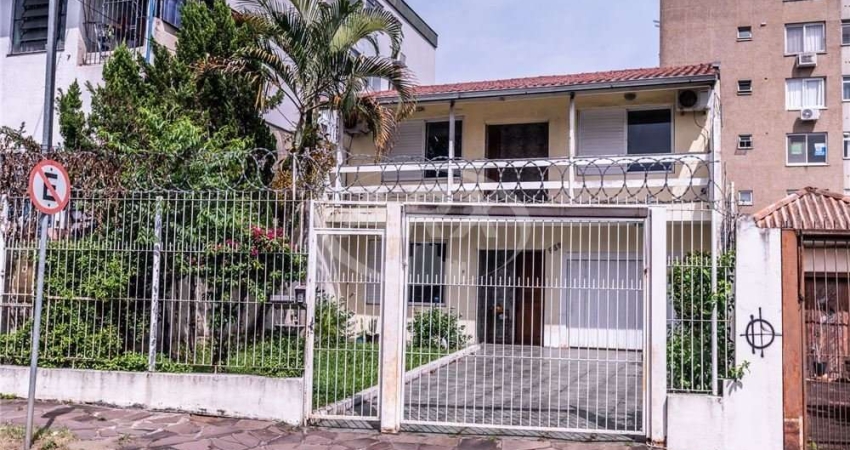 Casa com 2 quartos à venda na Avenida Grécia, 539, Passo da Areia, Porto Alegre
