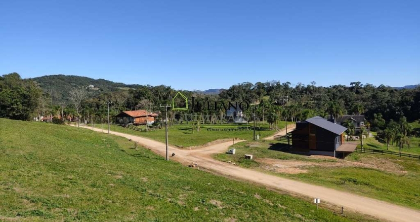 Terreno à venda em condomínio fechado RANCHO QUEIMADO
