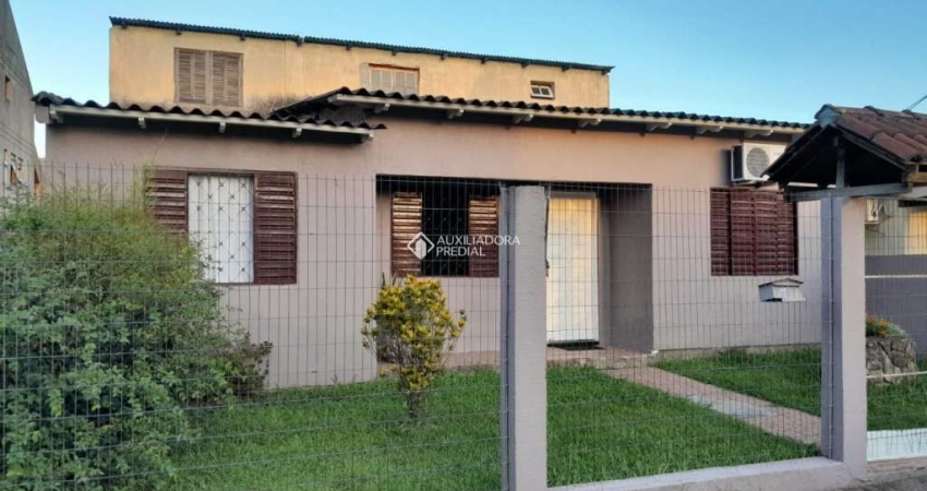 Casa com 3 quartos à venda na Rua Teresópolis, 472, Parque da Matriz, Cachoeirinha