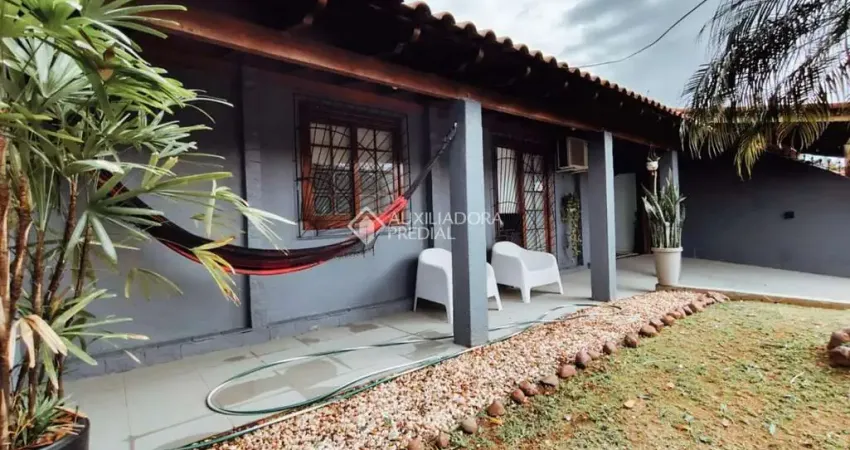 Casa com 3 quartos à venda na Alcides Mendes, 139, Parque Granja Esperança, Cachoeirinha