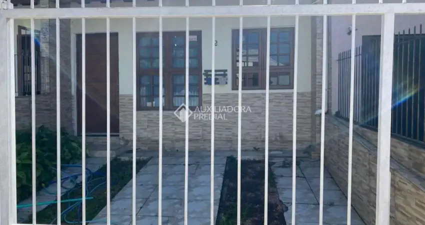 Casa com 2 quartos à venda na Rua Emília Gaúna Bochehin, 502, Parque da Matriz, Cachoeirinha