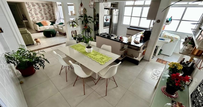 Apartamento de 3 dormitórios  147m² na quadra da praia