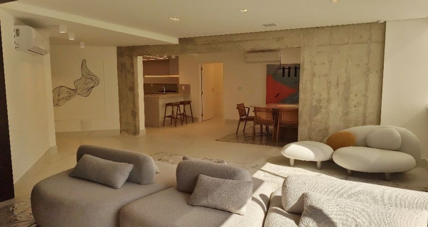 Apartamento de 4 ddormitórios totalmente reformado no Boqueirão 223m²