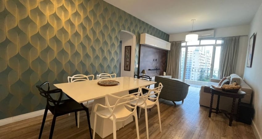 Apartamento de 2 dormitórios na quadra da praia 100m² no Embaré 520mil