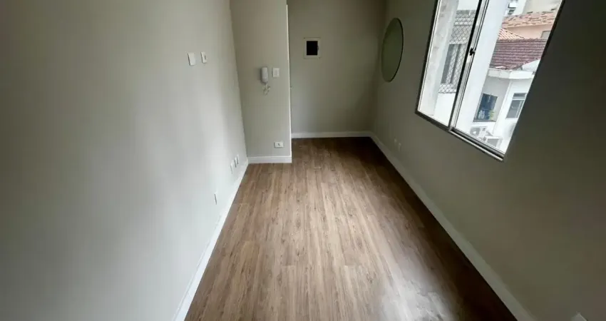 Apartamento de 1 dormitório 56m² totalmente reformado no boqueirão