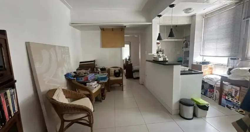 Apartamento de 1 dormitório 37m² na quadra da praia no boqueirão