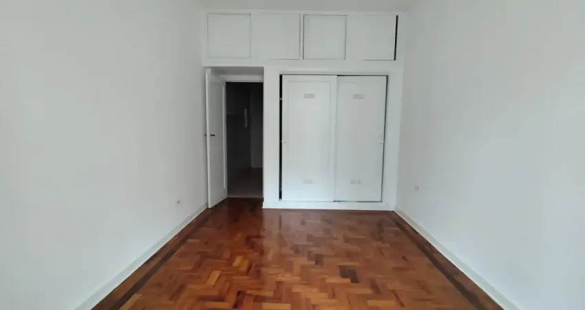 Apartamento de 1 dormitório com varanda na quadra da praia no boqueirão