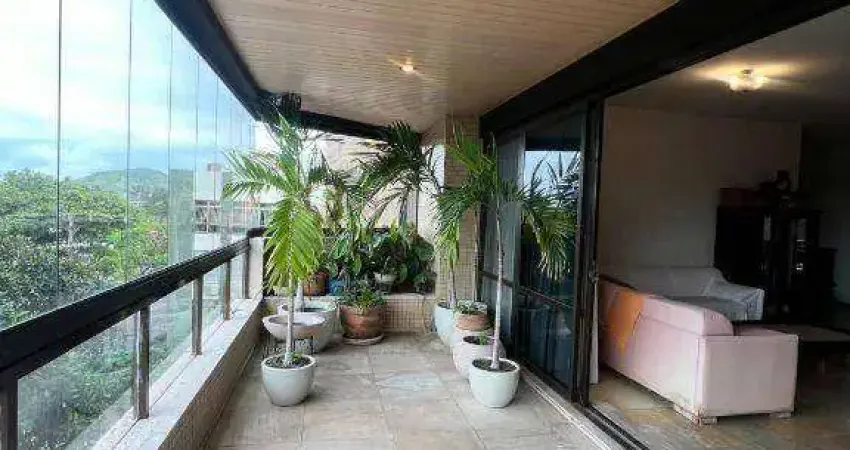 240m² de pura amplitude, com a luz do sol da manhã na Praia do Canto.