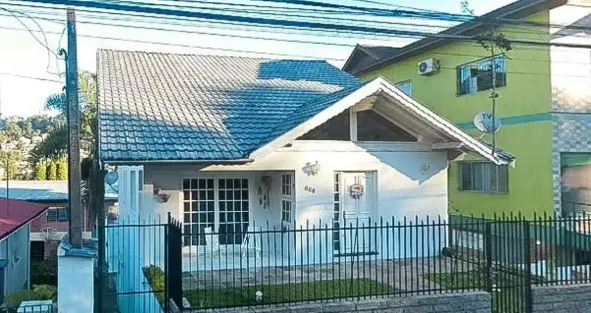 Casa com 3 quartos à venda na Getúlio Vargas, 600, Piratini, Gramado