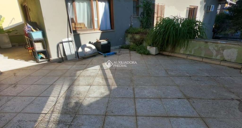 Casa com 3 quartos à venda na Rua José Scutari, 304, Passo da Areia, Porto Alegre