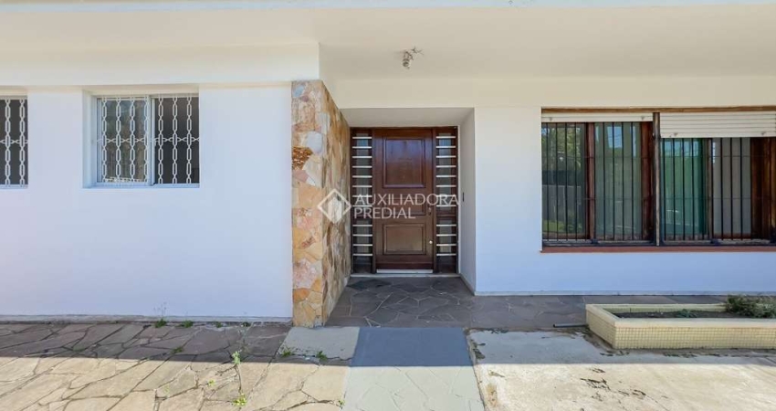 Casa com 4 quartos à venda na Avenida La Paz, 68, Jardim Lindóia, Porto Alegre