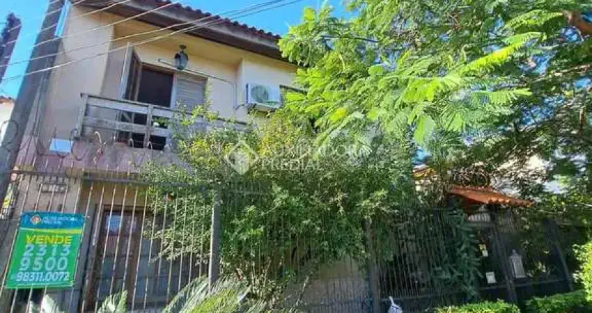 Casa com 3 quartos à venda na Rua Fortunato Della Casa, 25, Espírito Santo, Porto Alegre
