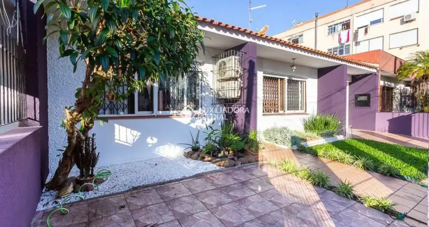 Casa em condomínio fechado com 3 quartos à venda na Rua Ministro Oliveira Lima, 405, São Sebastião, Porto Alegre