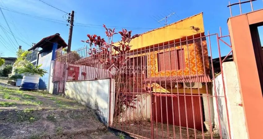 Casa com 3 quartos à venda na Rua Galiléia, 171, Vila Jardim, Porto Alegre