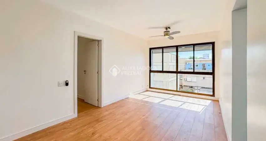 Apartamento com 3 quartos à venda na Rua Padre Hildebrando, 585, Santa Maria Goretti, Porto Alegre