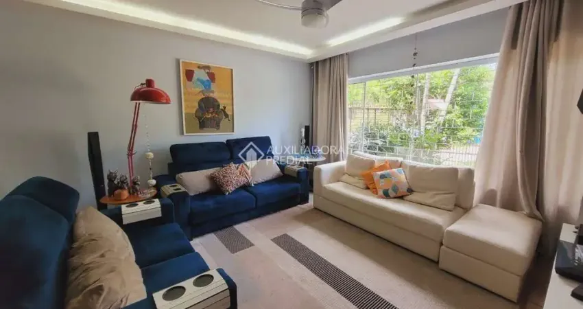 Casa com 3 quartos à venda na Rua Henrique Oswald, 50, São Sebastião, Porto Alegre